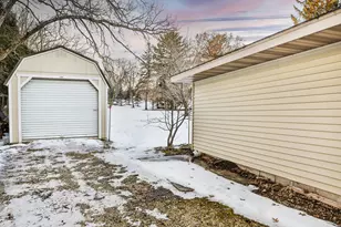 303 24th St NW, Austin, MN 55912 - Photo 9