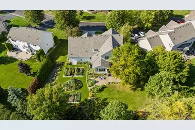 1646 Isabella Parkway, Chaska, MN 55318 - Photo 3