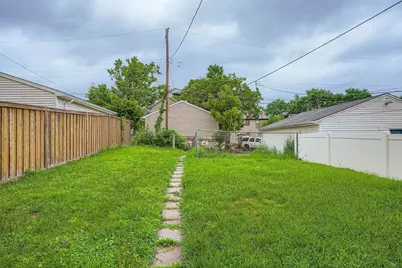 595 Hawthorne Avenue E, Saint Paul, MN 55130 - Photo 13