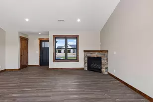 466 Coyote Way, New Richmond, WI 54017 - Photo 5