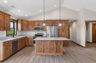 466 Coyote Way, New Richmond, WI 54017 - Photo 11