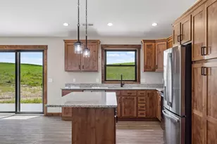 466 Coyote Way, New Richmond, WI 54017 - Photo 9