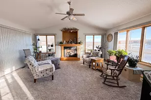 686 W River Dr, New London, MN 56273 - Photo 9