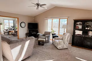 686 W River Dr, New London, MN 56273 - Photo 7