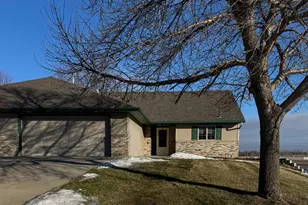 686 W River Dr, New London, MN 56273 - Photo 1