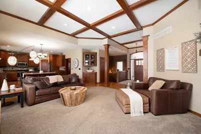 610 E Rolling Hills Drive, Le Center, MN 56057 - Photo 7