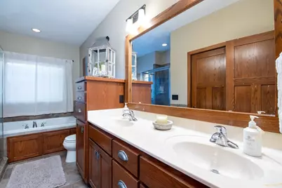 610 E Rolling Hills Drive, Le Center, MN 56057 - Photo 15