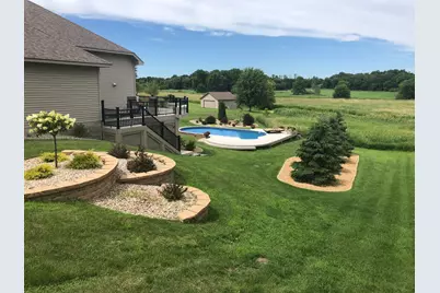 610 E Rolling Hills Drive, Le Center, MN 56057 - Photo 3
