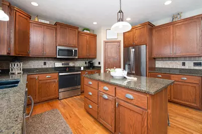 610 E Rolling Hills Drive, Le Center, MN 56057 - Photo 11