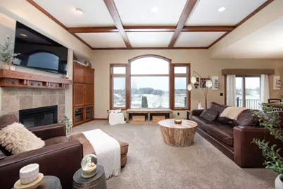 610 E Rolling Hills Drive, Le Center, MN 56057 - Photo 5