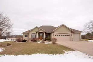 610 E Rolling Hills Dr, Le Center, MN 56057 - Photo 35