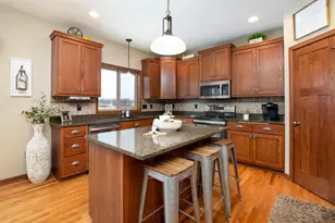 610 E Rolling Hills Dr, Le Center, MN 56057 - Photo 9