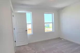 4745 Airlake Dr, Woodbury, MN 55129 - Photo 11