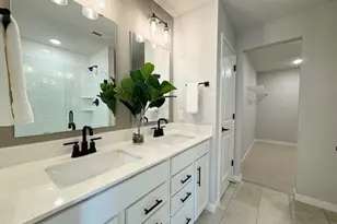 4947 Airlake Dr, Woodbury, MN 55129 - Photo 7