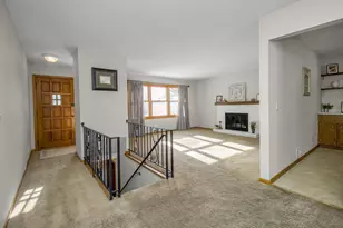 7064 Glenross Rd, Woodbury, MN 55125 - Photo 5