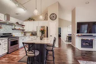 6887 Folkestone Rd, Apple Valley, MN 55124 - Photo 5