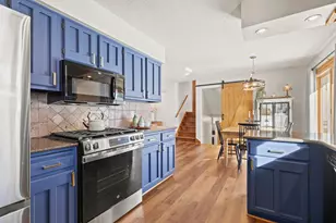 13713 James Ave S, Burnsville, MN 55337 - Photo 7