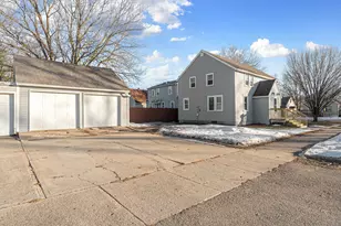 907 8th St SE, Austin, MN 55912 - Photo 5