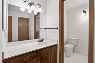 9500 Collegeview Rd, Bloomington, MN 55437 - Photo 19