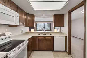 9500 Collegeview Rd, Bloomington, MN 55437 - Photo 11