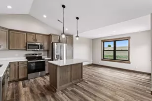 480 Coyote Way, New Richmond, WI 54017 - Photo 3