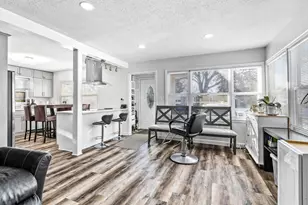 975 Hyacinth Ave E, Saint Paul, MN 55106 - Photo 9