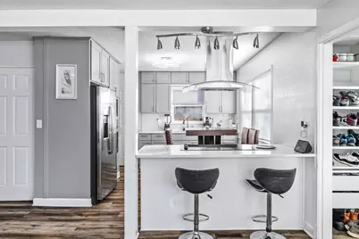 975 Hyacinth Avenue E, Saint Paul, MN 55106 - Photo 1