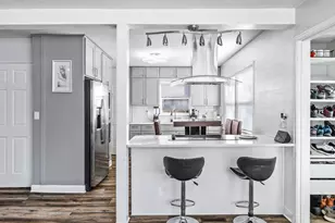 975 Hyacinth Ave E, Saint Paul, MN 55106 - Photo 1