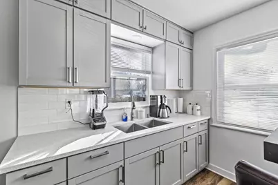 975 Hyacinth Avenue E, Saint Paul, MN 55106 - Photo 3