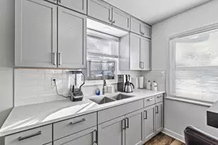 975 Hyacinth Ave E, Saint Paul, MN 55106 - Photo 3