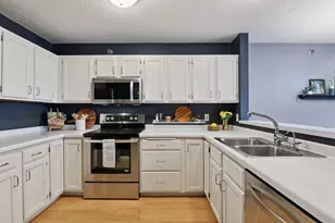 7540 Edinborough Way, Edina, MN 55435 - Photo 15