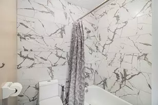 4001 Heritage Hills Dr, Bloomington, MN 55437 - Photo 9