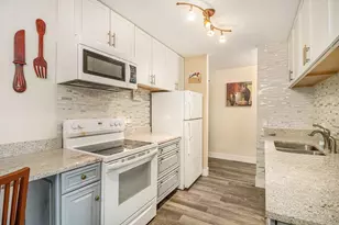 4001 Heritage Hills Dr, Bloomington, MN 55437 - Photo 7