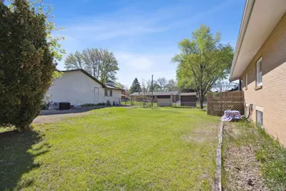 8040 Xenia Avenue N, Brooklyn Park, MN 55443 - Photo 19