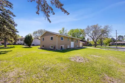 8040 Xenia Avenue N, Brooklyn Park, MN 55443 - Photo 3