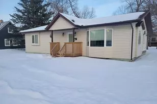 322 St Paul Ave S, Thief River Falls, MN 56701 - Photo 1