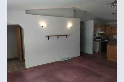 322 Saint Paul Avenue S, Thief River Falls, MN 56701 - Photo 7