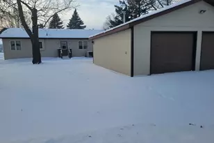 322 St Paul Ave S, Thief River Falls, MN 56701 - Photo 25