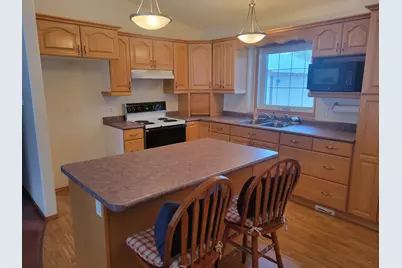 322 Saint Paul Avenue S, Thief River Falls, MN 56701 - Photo 3