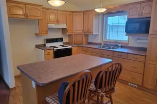 322 St Paul Ave S, Thief River Falls, MN 56701 - Photo 3