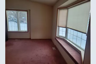 322 Saint Paul Avenue S, Thief River Falls, MN 56701 - Photo 9