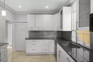 909 Marshall Ave, Saint Paul, MN 55104 - Photo 15