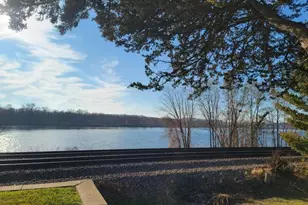 39 N Shore Dr, Fountain City, WI 54629 - Photo 3