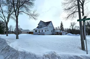 702 E Adolphus Ave, Fergus Falls, MN 56537 - Photo 3