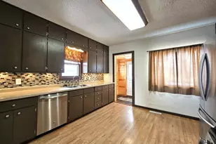 702 E Adolphus Ave, Fergus Falls, MN 56537 - Photo 5