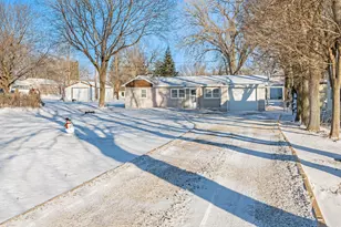 215 Winnebago Ave, Fairmont, MN 56031 - Photo 1