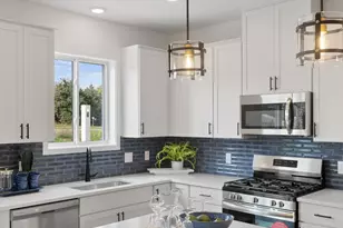 13598 Hollybrook Dr, Apple Valley, MN 55124 - Photo 5