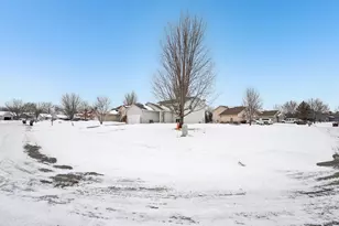 931 Shady Ridge Ln, Braham, MN 55006 - Photo 5