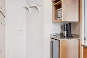 1201 Yale Pl, Minneapolis, MN 55403 - Photo 9