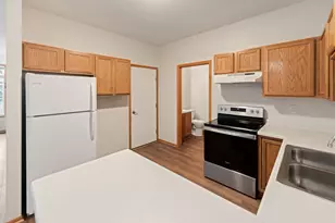 2115 Parkway Ave, Shakopee, MN 55379 - Photo 9